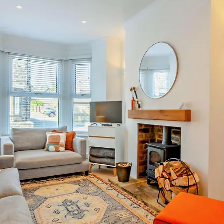 Holiday home 3-bedroom With Free Parking&flexible Bed Configuration *