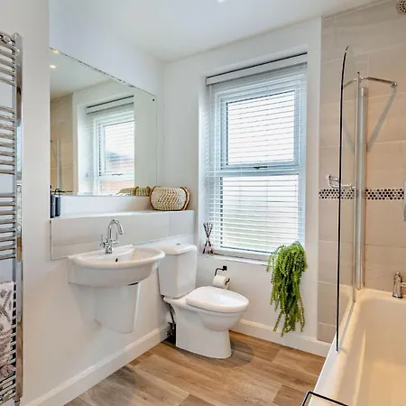 Semesterbostad 3-bedroom With Free Parking&flexible Bed Configuration Harrogate