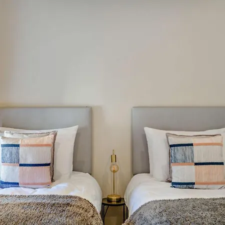 3-bedroom With Free Parking&flexible Bed Configuration