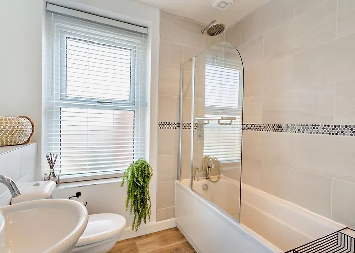 3-bedroom With Free Parking&flexible Bed Configuration Дом отдыха