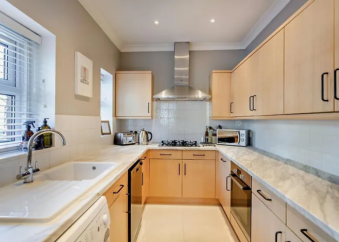 3-bedroom With Free Parking&flexible Bed Configuration Дом отдыха