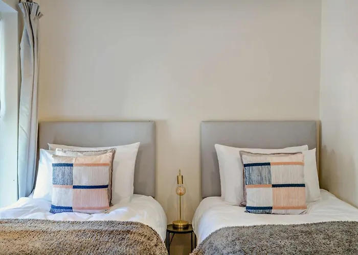 3-bedroom With Free Parking&flexible Bed Configuration