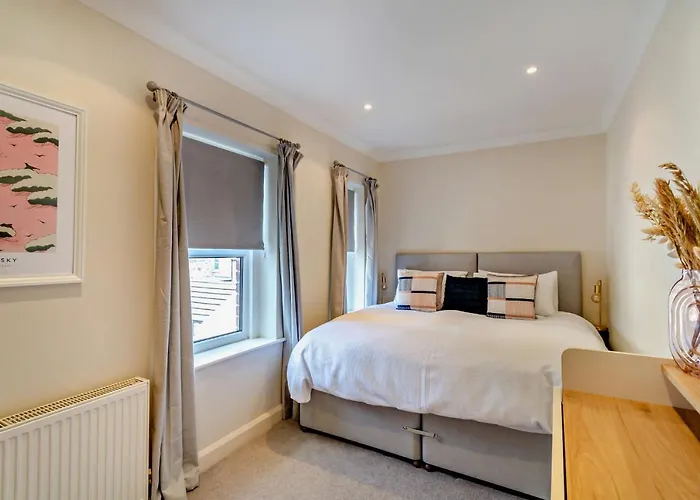 3-bedroom With Free Parking&flexible Bed Configuration Дом отдыха Харрогейт