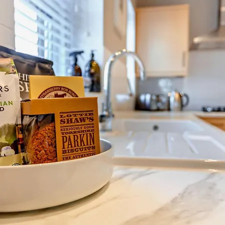 度假居 3-bedroom With Free Parking&flexible Bed Configuration 哈罗盖特