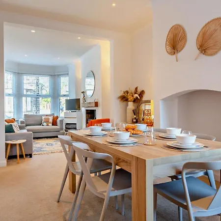 度假居 3-bedroom With Free Parking&flexible Bed Configuration 哈罗盖特