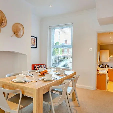 度假居 3-bedroom With Free Parking&flexible Bed Configuration 哈罗盖特